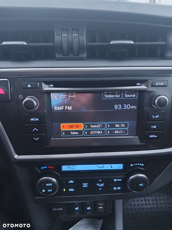 Toyota Auris 1.6 Premium - 17