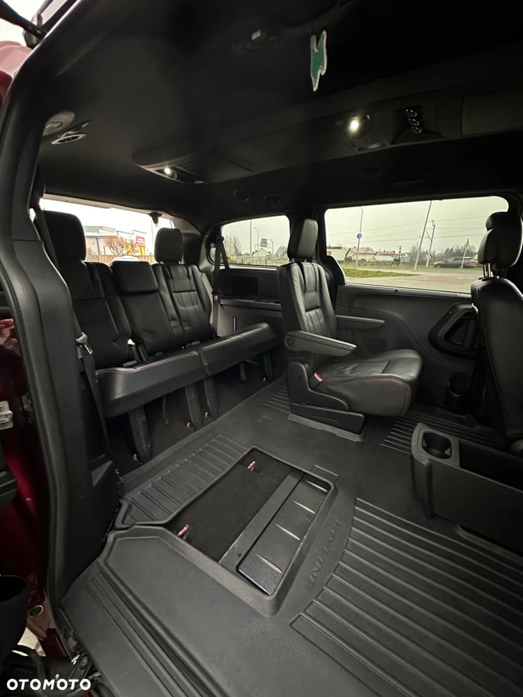 Dodge Grand Caravan 3.6 R/T - 31