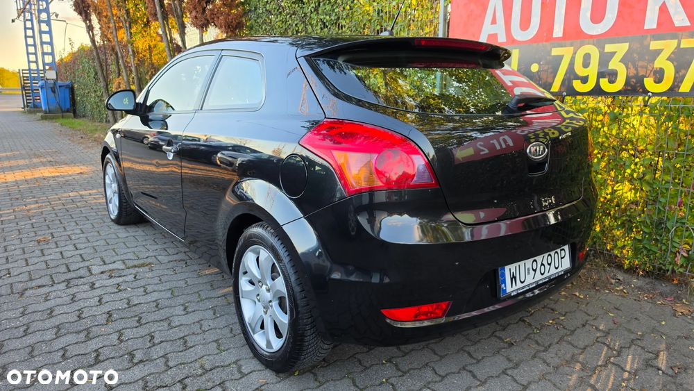 Kia Ceed - 31