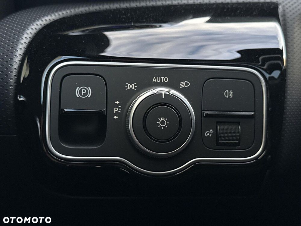 Mercedes-Benz CLA 200 AMG Line 7G-DCT - 24