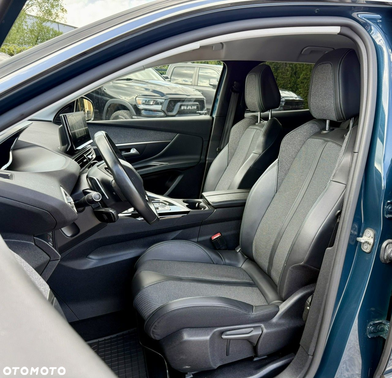 Peugeot 3008 1.6 PureTech HYbrid Allure S&S EAT8 - 16