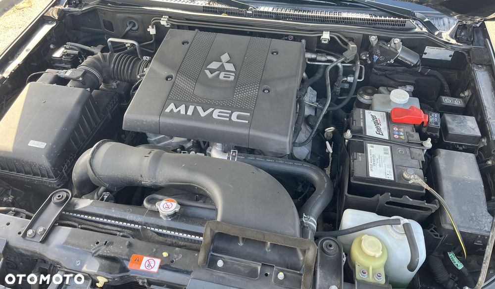 Mitsubishi Pajero - 12