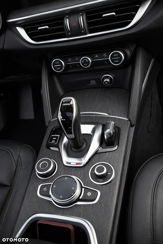 Alfa Romeo Stelvio 2.0 Turbo 16V AT8-Q4 Veloce Ti - 19