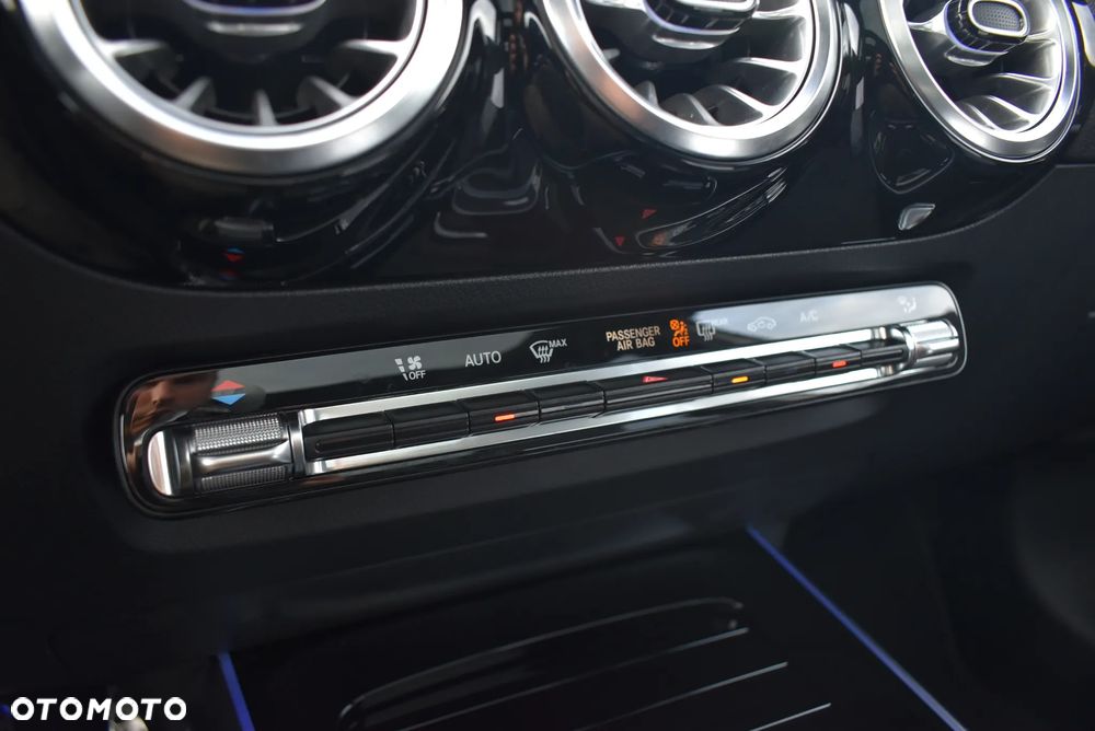 Mercedes-Benz GLA 200 d - 34