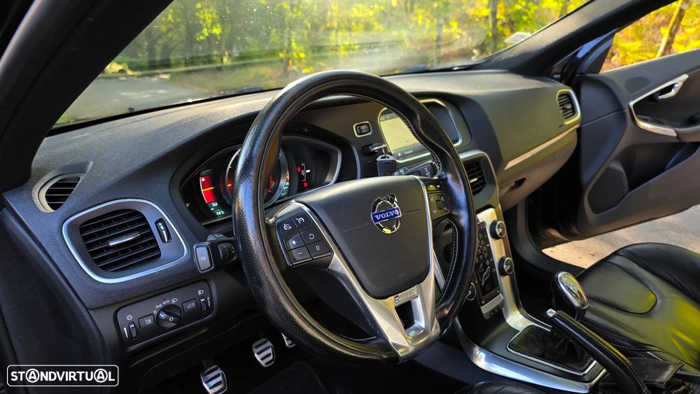 Volvo V40 D2 R Design - 17