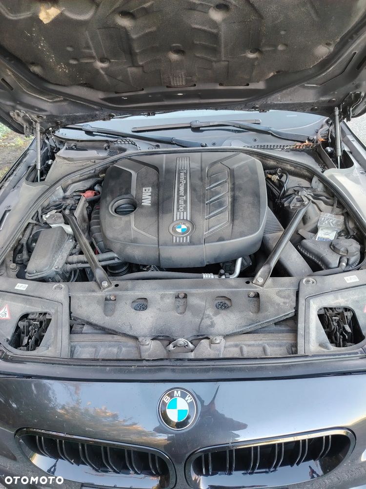 BMW Seria 5 525d xDrive - 13