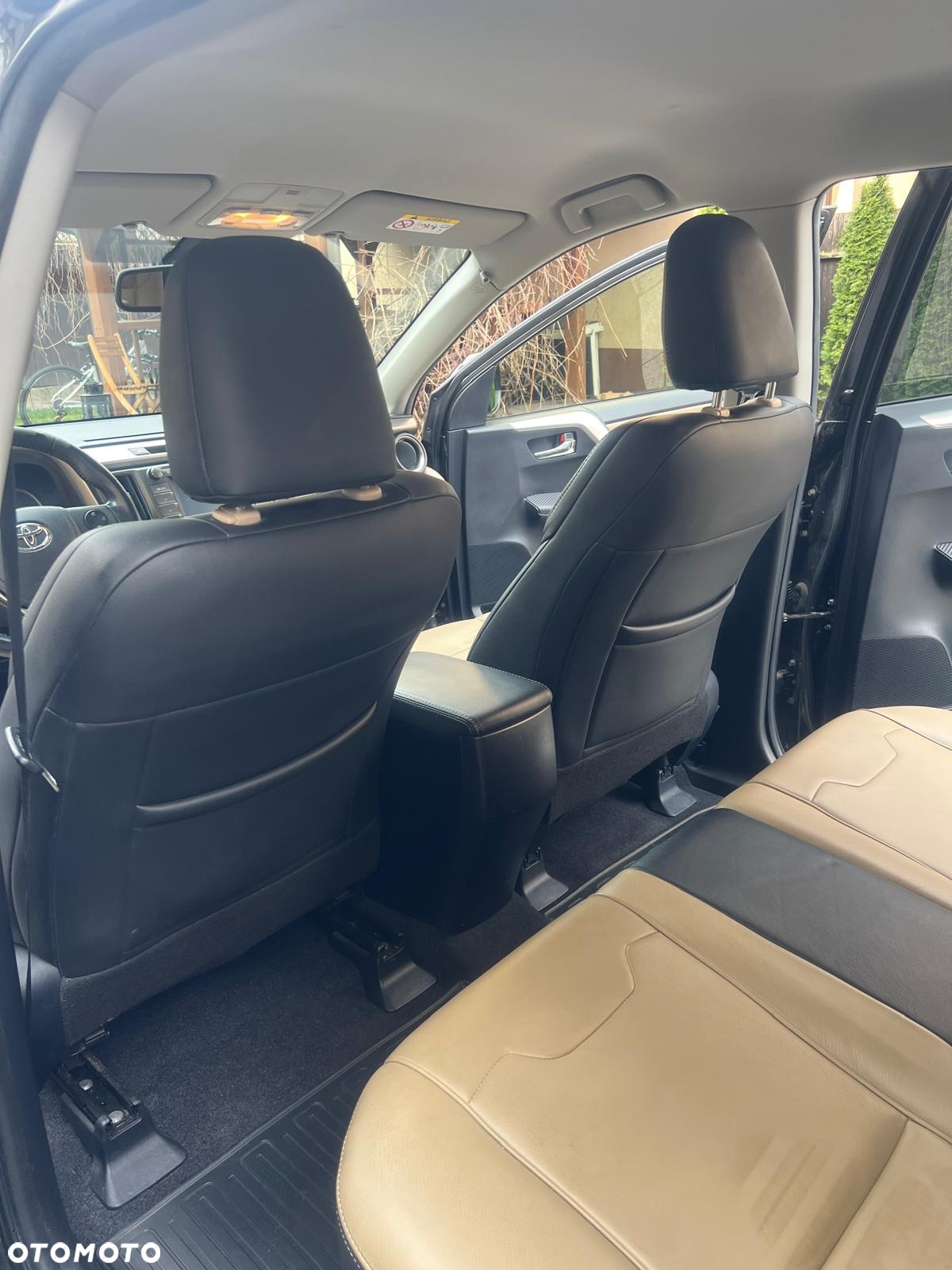 Toyota RAV4 - 10