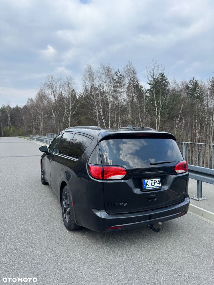 Chrysler Pacifica - 5