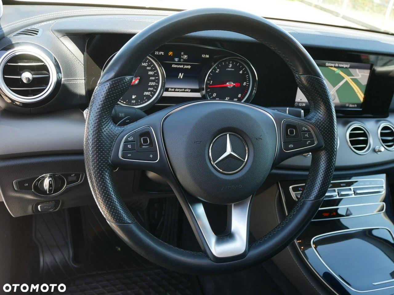 Mercedes-Benz Klasa E 220 d 9G-TRONIC - 12