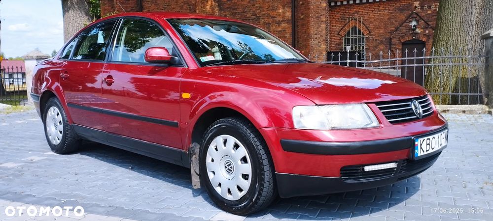 Volkswagen Passat - 1