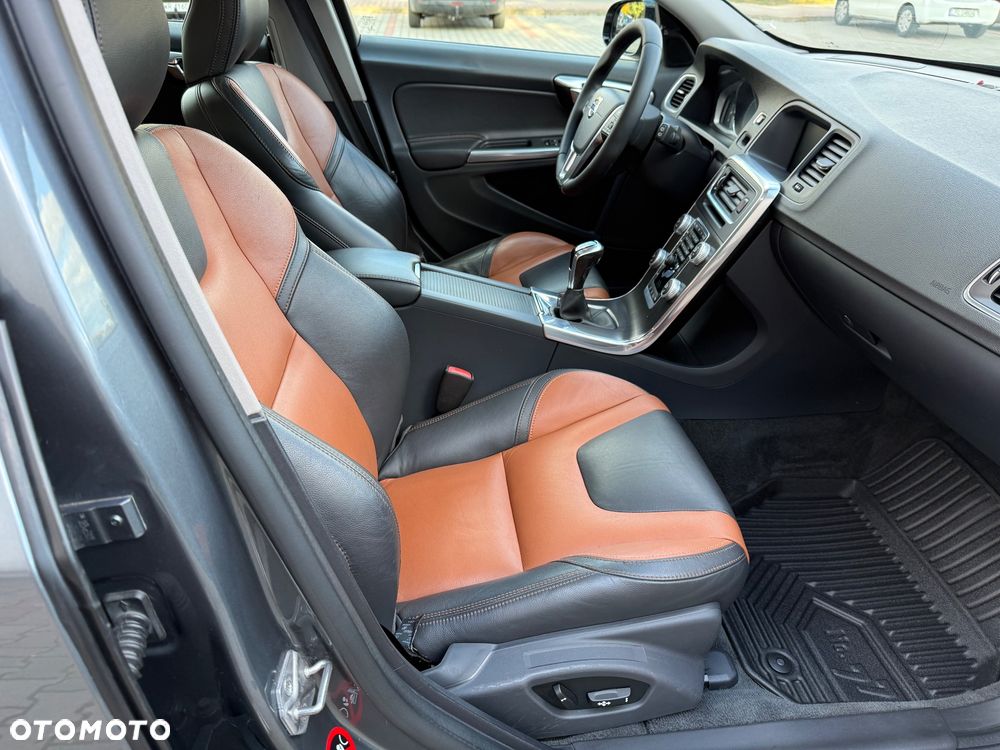 Volvo V60 Cross Country D4 Drive-E Summum - 26