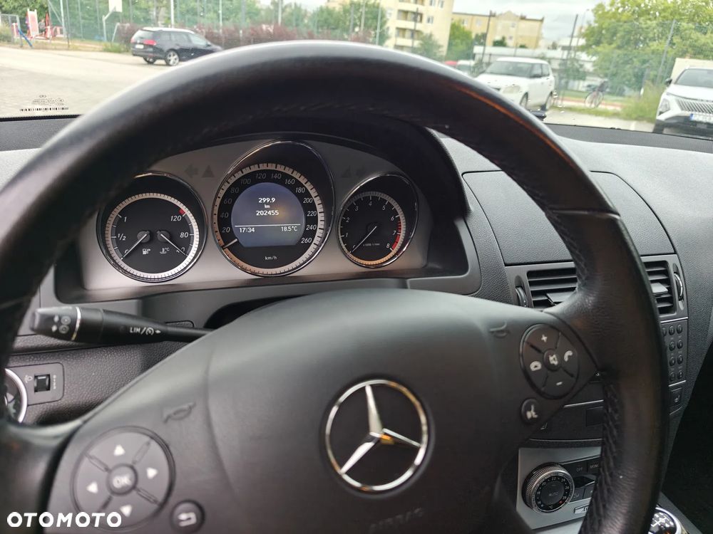 Mercedes-Benz Klasa C 180 CGI BlueEff Avantgarde - 5