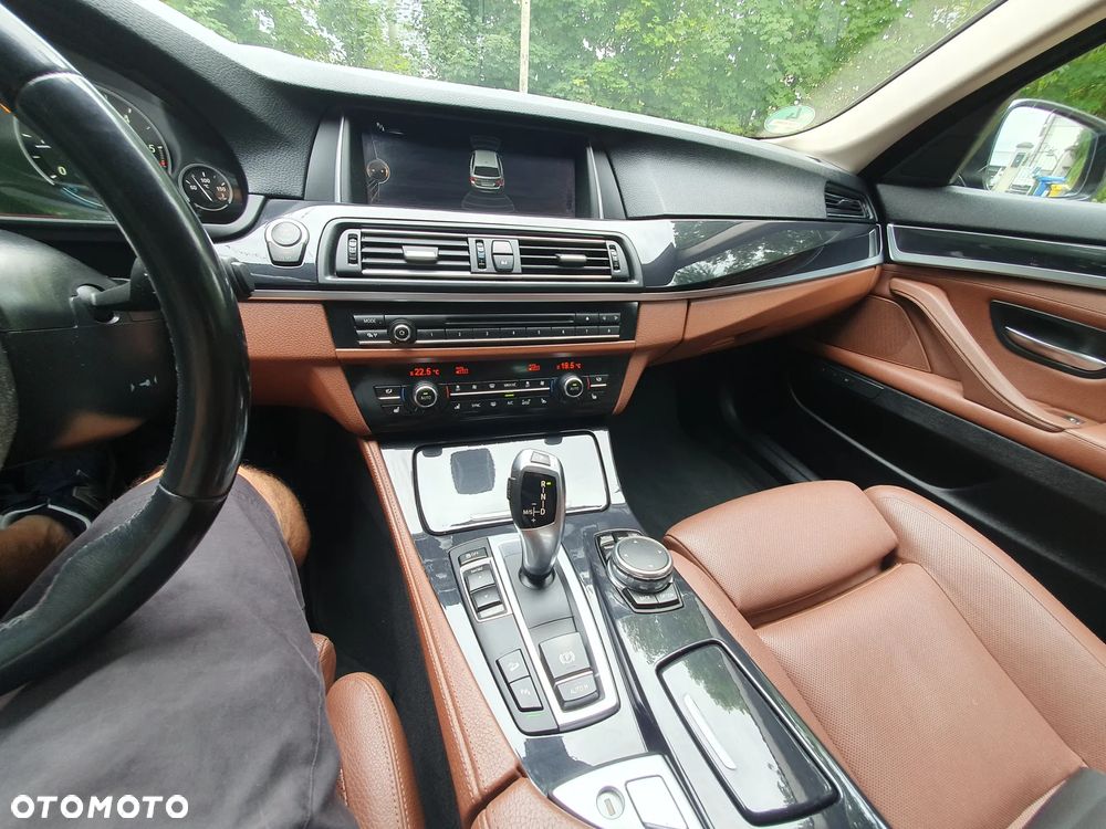 BMW Seria 5 525d xDrive Luxury Line - 17