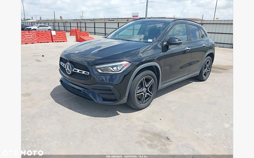 Mercedes-Benz GLA - 3