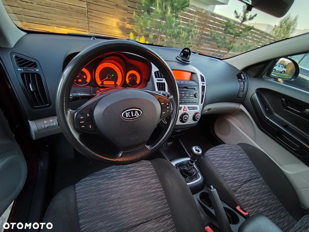 Kia Ceed - 21