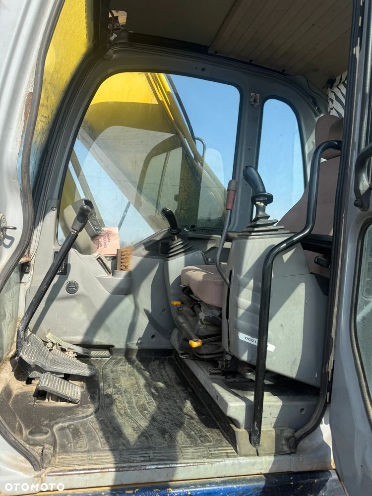 New Holland E215 - 7