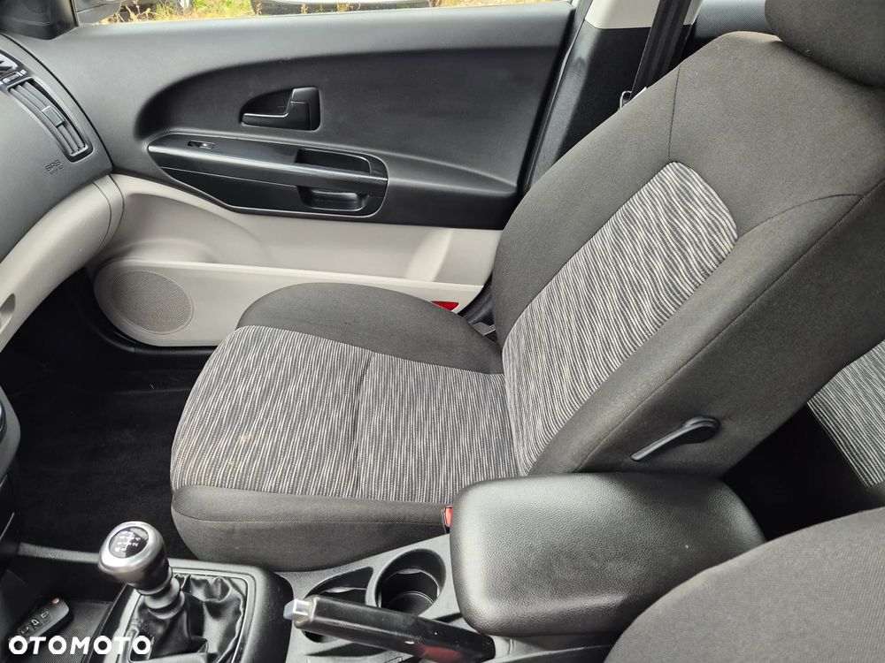 Kia Ceed - 15