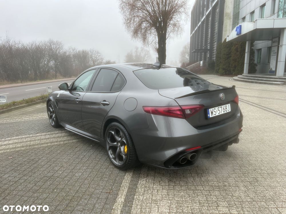 Alfa Romeo Giulia 2.9 V6 Bi-Turbo AT8 Quadrifoglio - 4