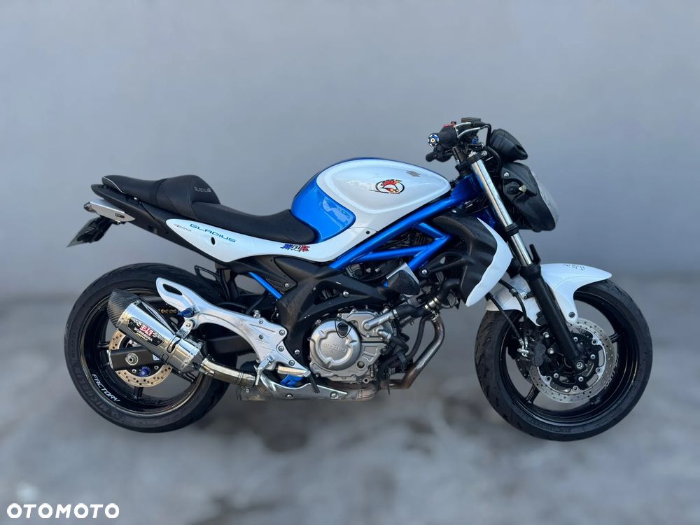 Suzuki Gladius - 2