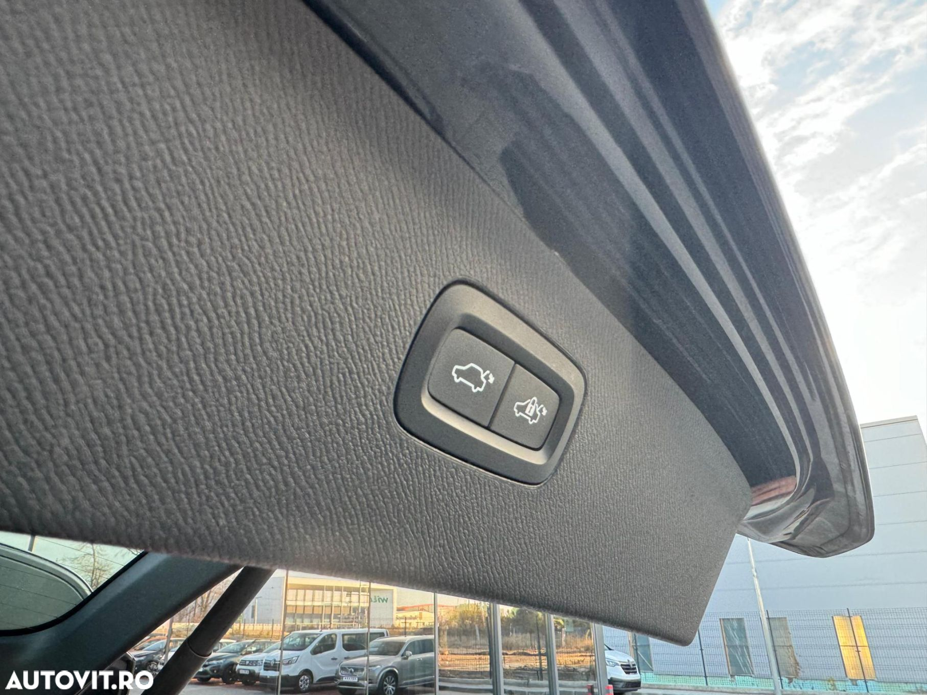 Volvo XC 90 T8 AWD Twin Engine Geartronic Momentum - 34