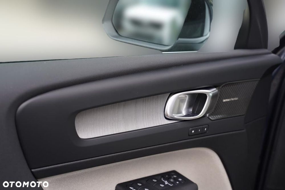 Volvo XC 40 B3 Plus Dark - 12