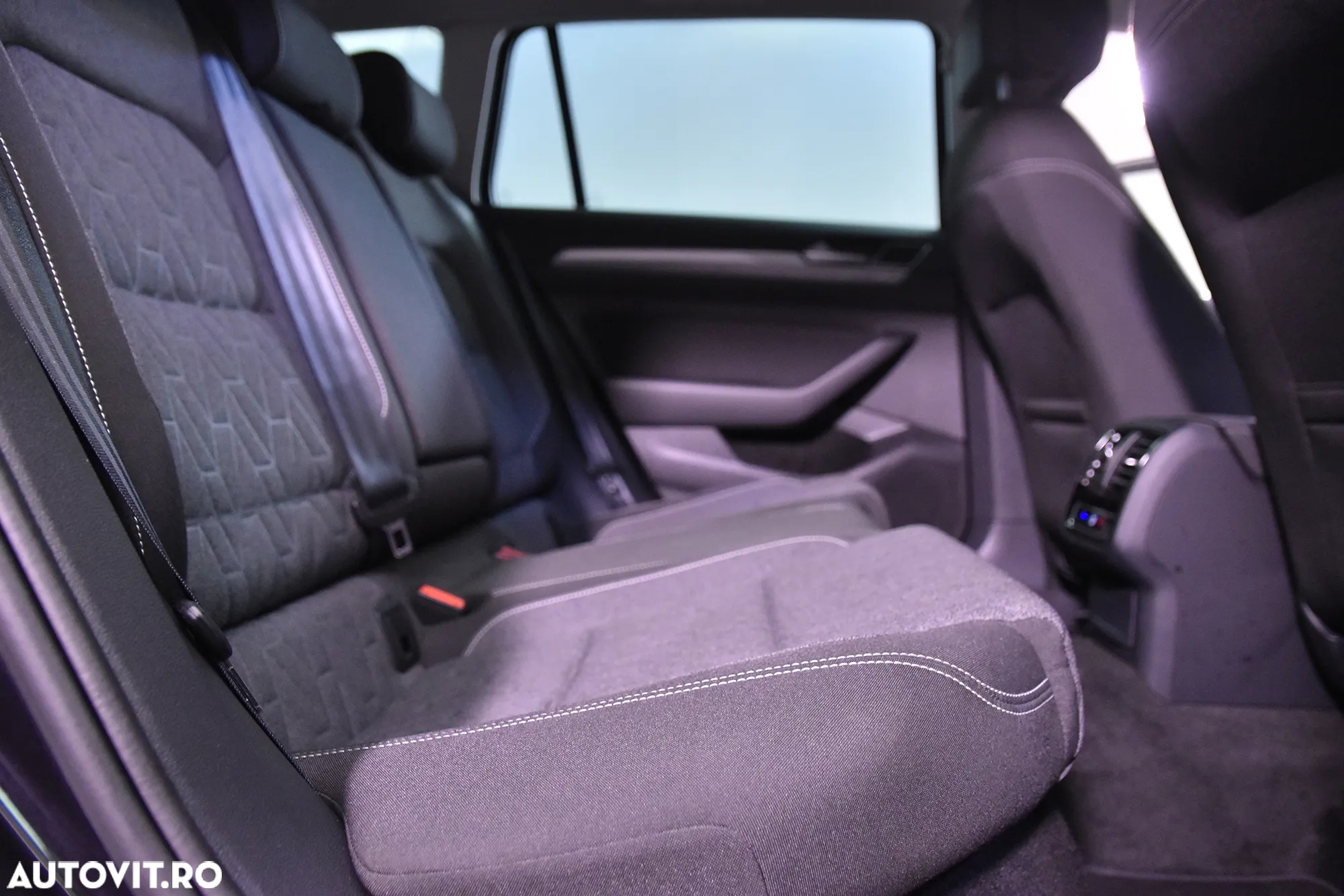Volkswagen Passat - 12