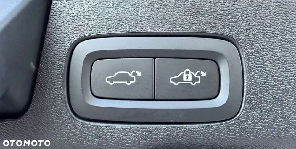 Volvo XC 60 B4 D Plus Dark - 39