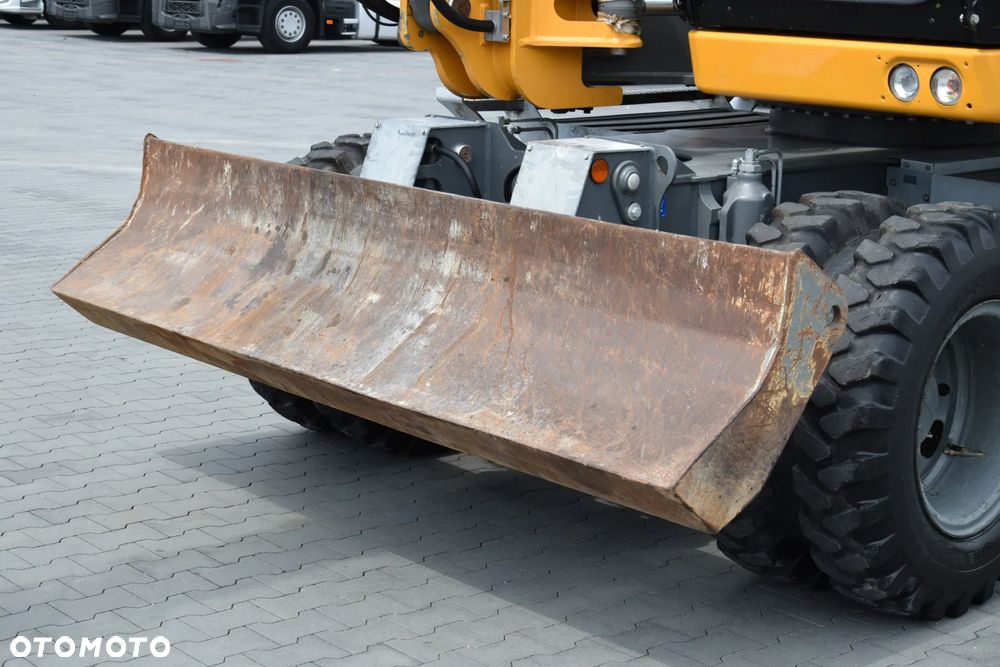 Liebherr A910 COMPACT / KOPARKA KOŁOWA / KABINA / KLIMATYTZACJA / SPYCH / PODPORY / DODATKOWY OSPRZĘT / SPROWADZONA - 6