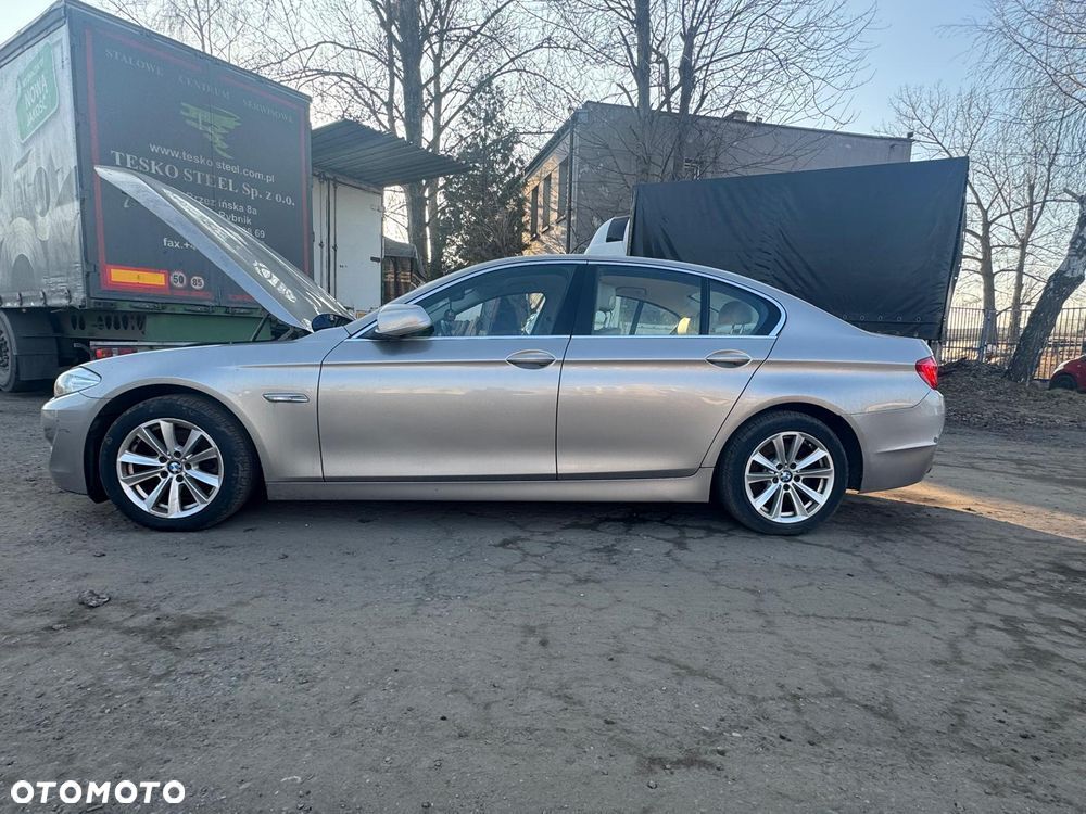 5871. Błotnik Lewy Przód Bmw F10 F11 Kod Lakieru A72 2011R (2010–2013) - Wysyłka - 2