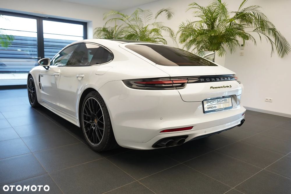 Porsche Panamera Turbo S e-Hybrid - 3
