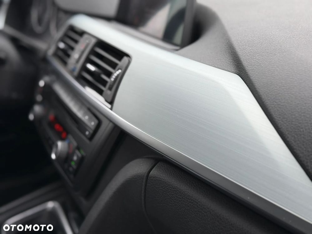 BMW Seria 3 320d xDrive Sport Line - 30