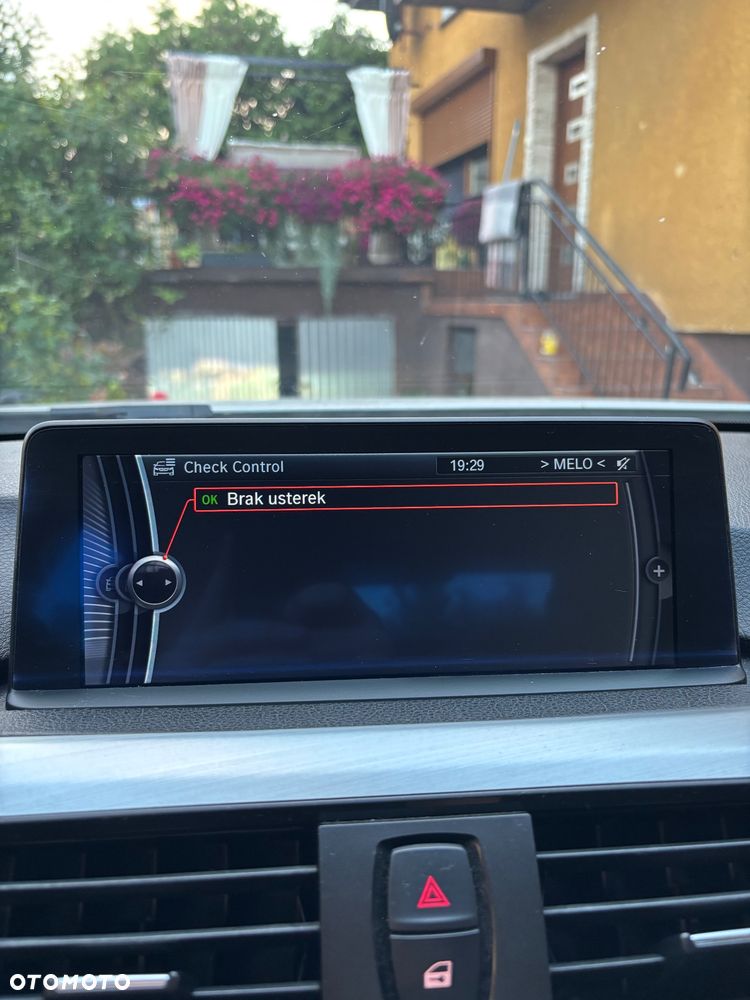 BMW Seria 3 320d Sport Line - 23