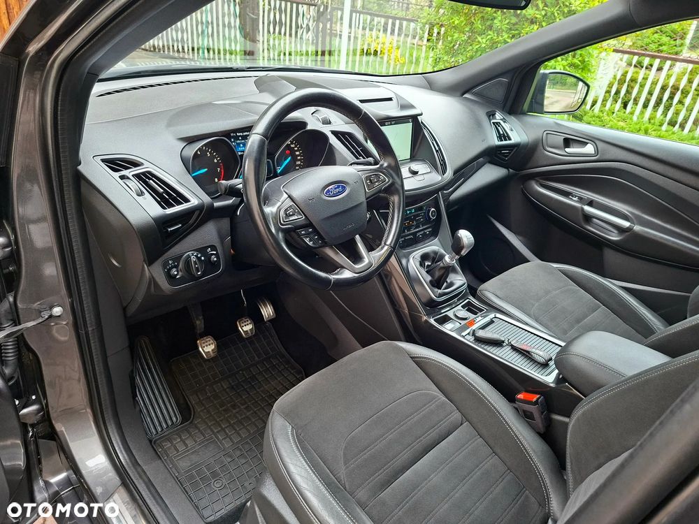 Ford Kuga 1.5 EcoBoost 2x4 ST-Line - 23