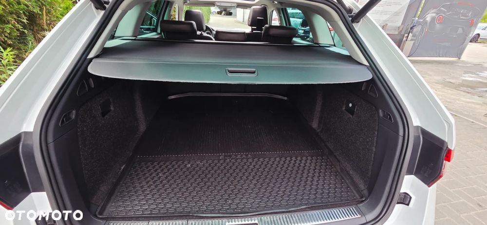 Skoda Superb Combi 2.0 TDI DSG L&K - 32