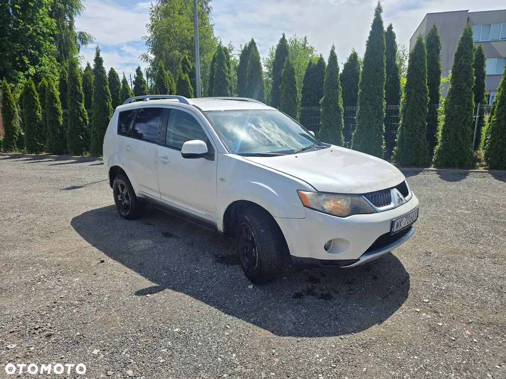 Mitsubishi Outlander - 2