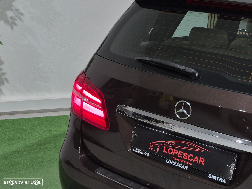 Mercedes-Benz B 180 d Style - 8