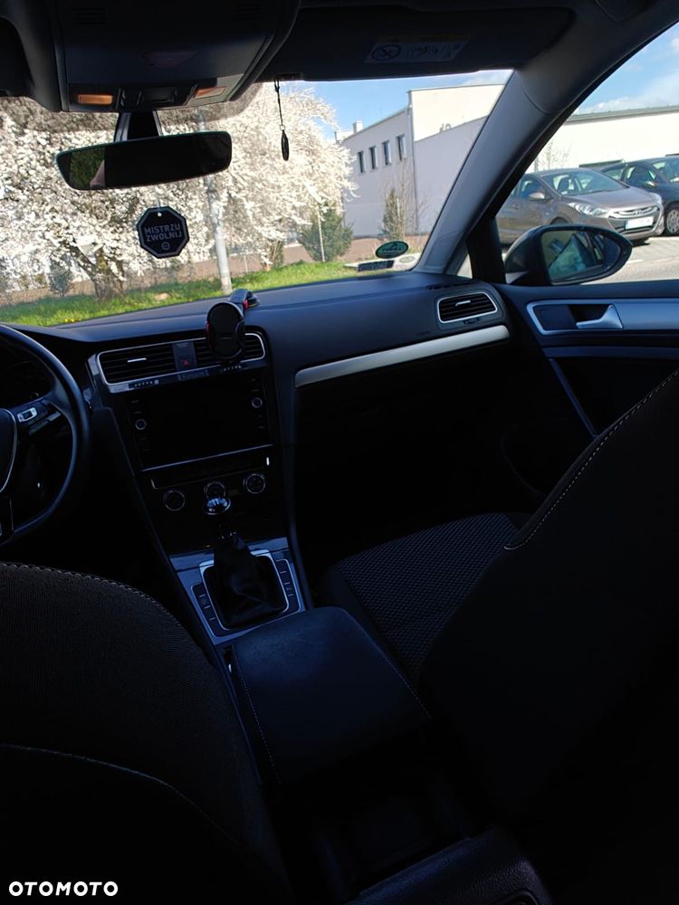 Volkswagen Golf - 10