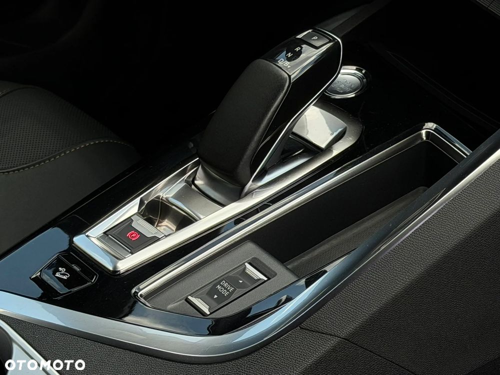Peugeot 3008 1.6 PureTech Hybrid4 PHEV GT S&S EAT8 - 28