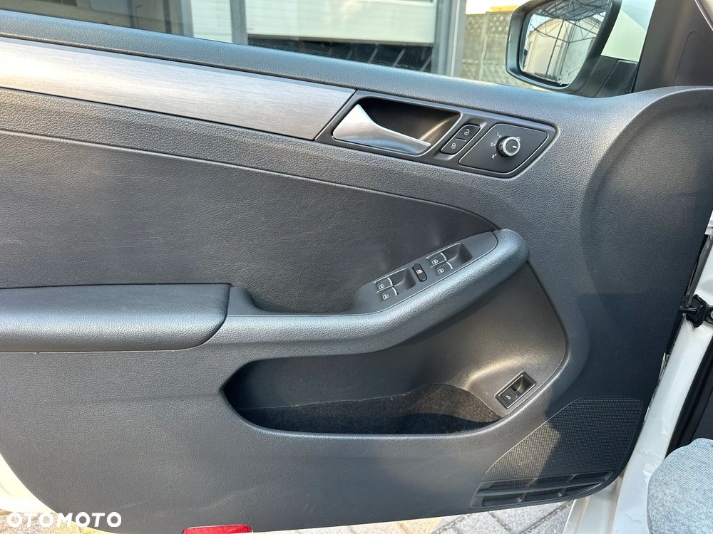 Volkswagen Jetta 2.0 TDI Highline CityLine DSG - 17