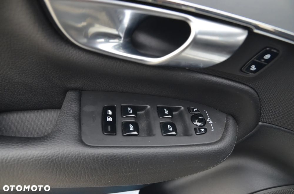 Volvo XC 90 T6 AWD Momentum - 16