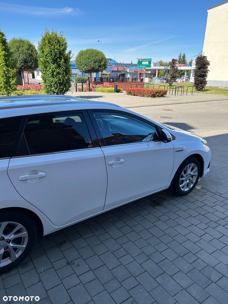Toyota Auris Hybrid 135 Premium - 8