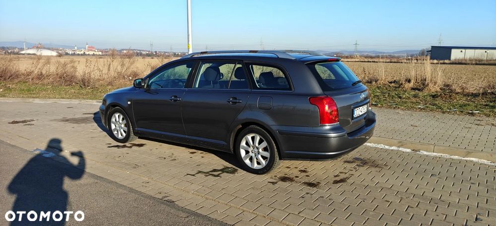 Toyota Avensis 2.0 D-4D Combi - 18