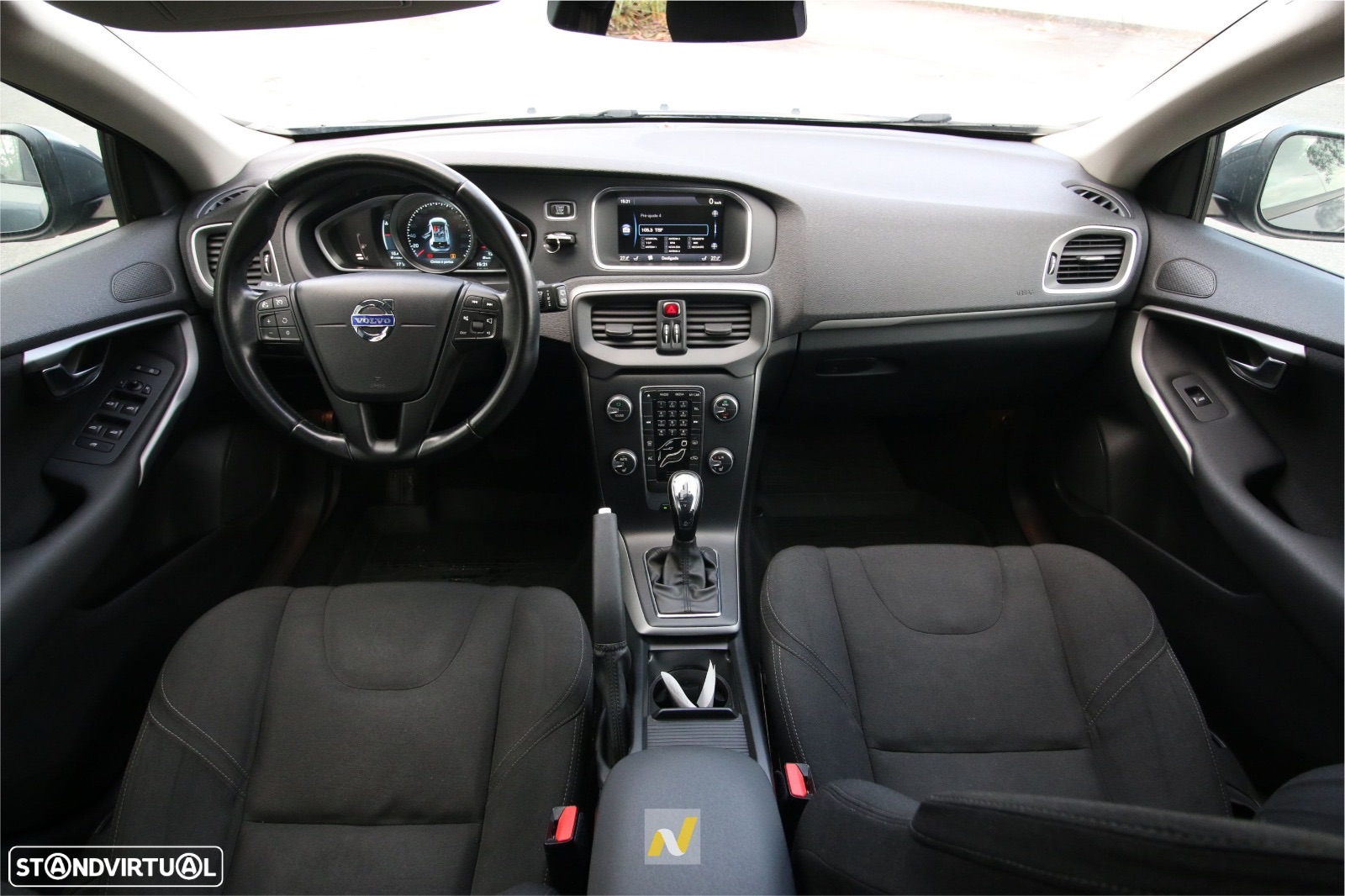 Volvo V40 1.6 D2 Momentum Powershift Eco - 19