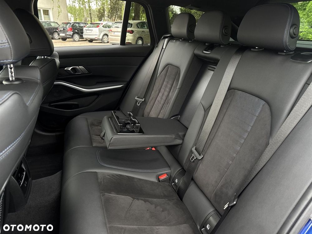 BMW Seria 3 320d xDrive - 23