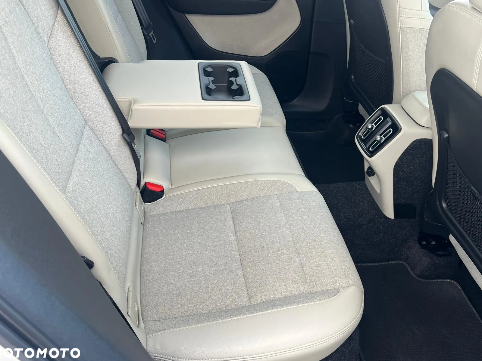 Volvo XC 40 - 23