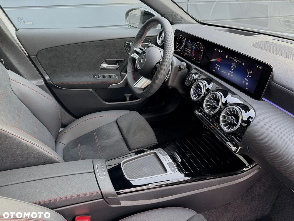 Mercedes-Benz Klasa A 220 4-Matic AMG Line 8G-DCT - 21