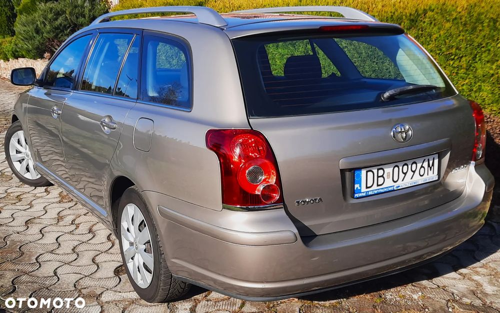 Toyota Avensis 1.8 VVT-i Combi Sol - 4