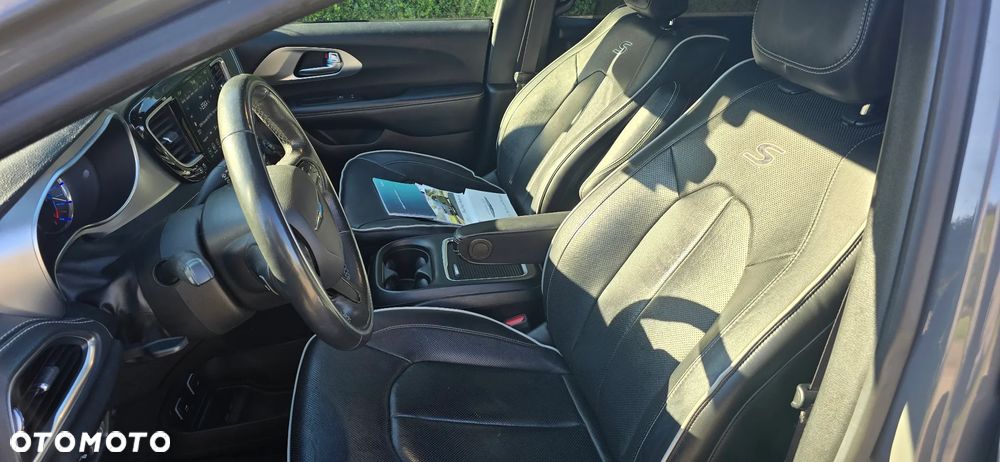 Chrysler Pacifica - 17