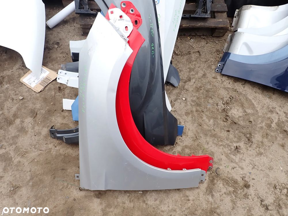 FORD FOCUS MK3 LIFT BŁOTNIK PRAWY PRZÓD - 1