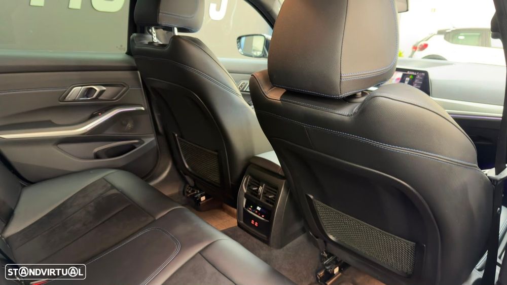 BMW 330 e Pack Desportivo M Pro Auto - 40